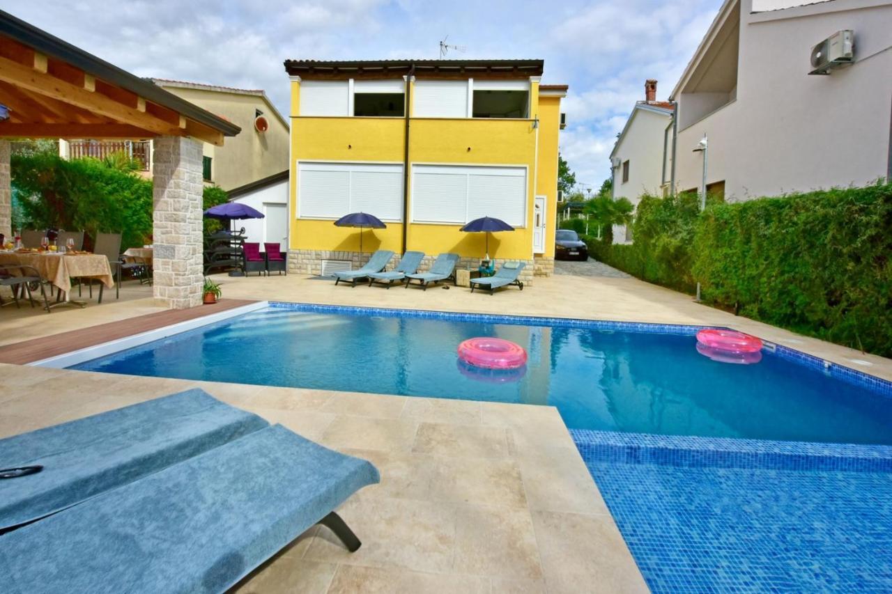 House Anna For Max 13 Persons In Porec, Pet Friendly Gasthuis Poreč
